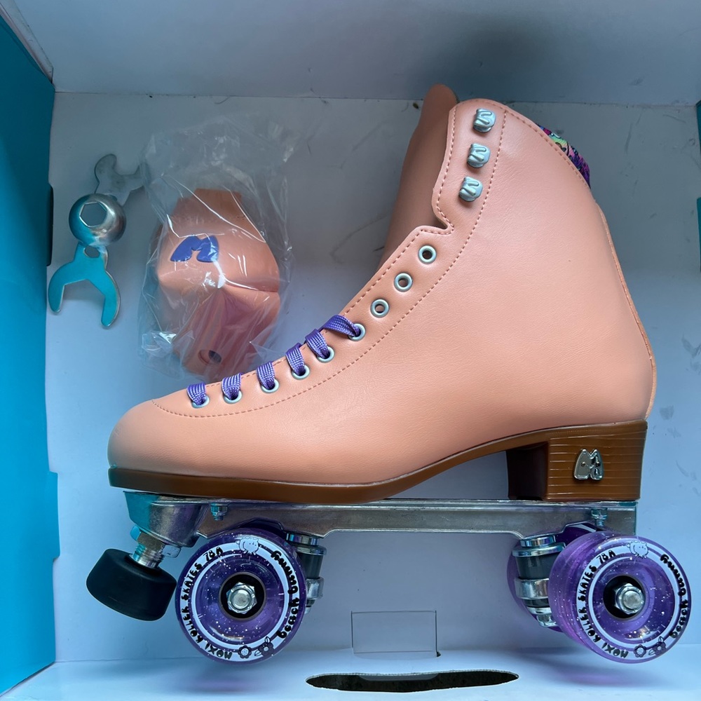 Moxi Beach Bunny Skates